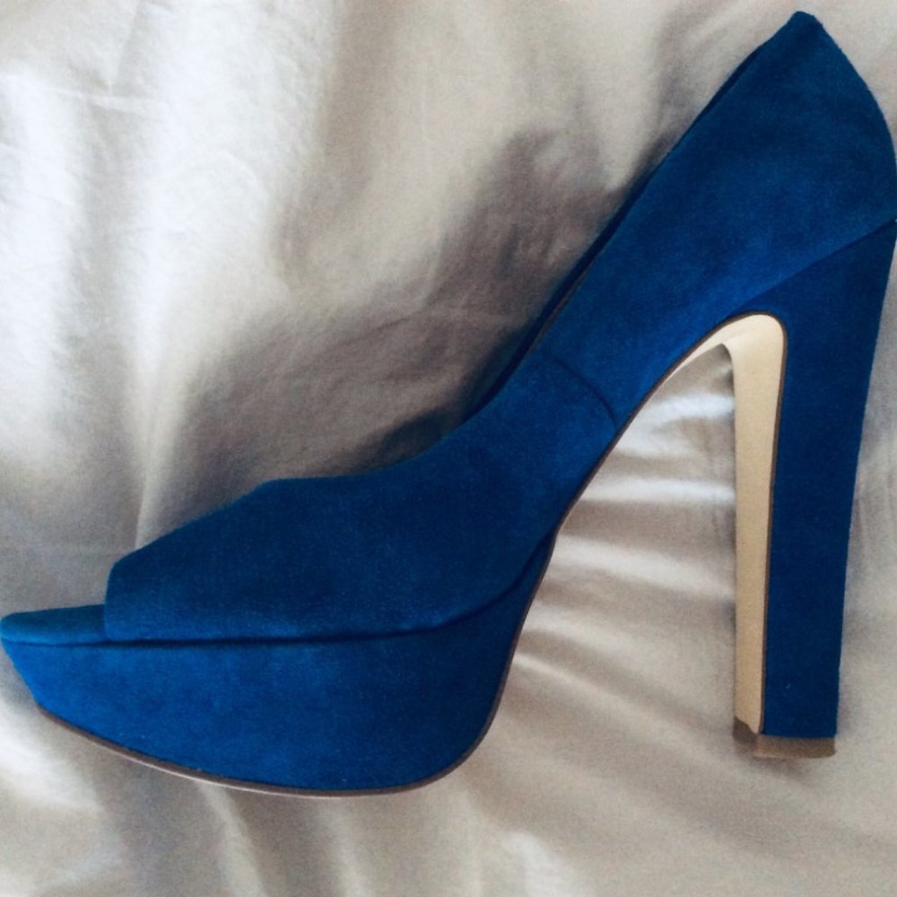 Bundle!! ALDO Gorgeous Blue High Heels with matched Clutch Bag